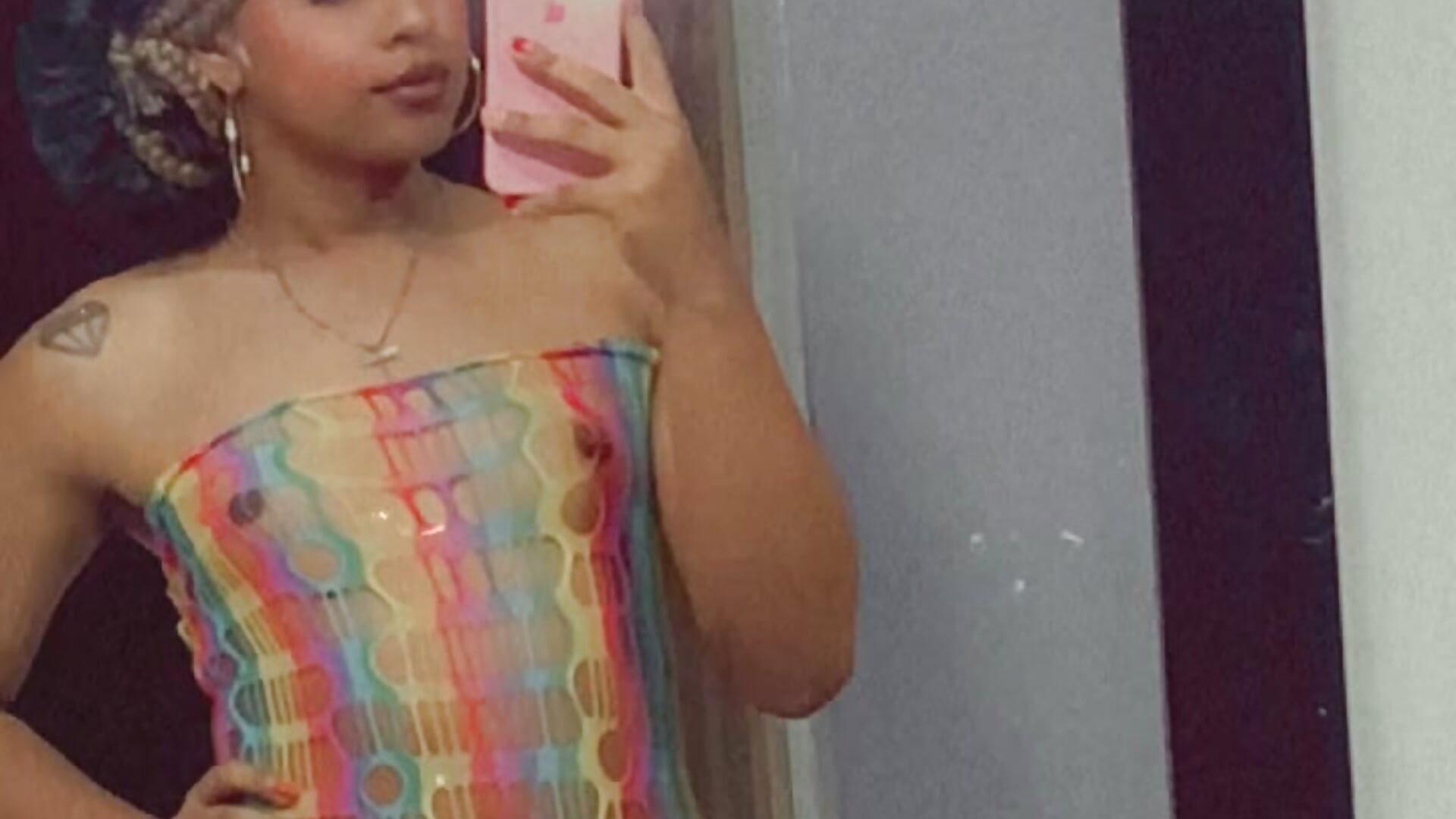 In my house - video by EmmaEbony_ts cam model