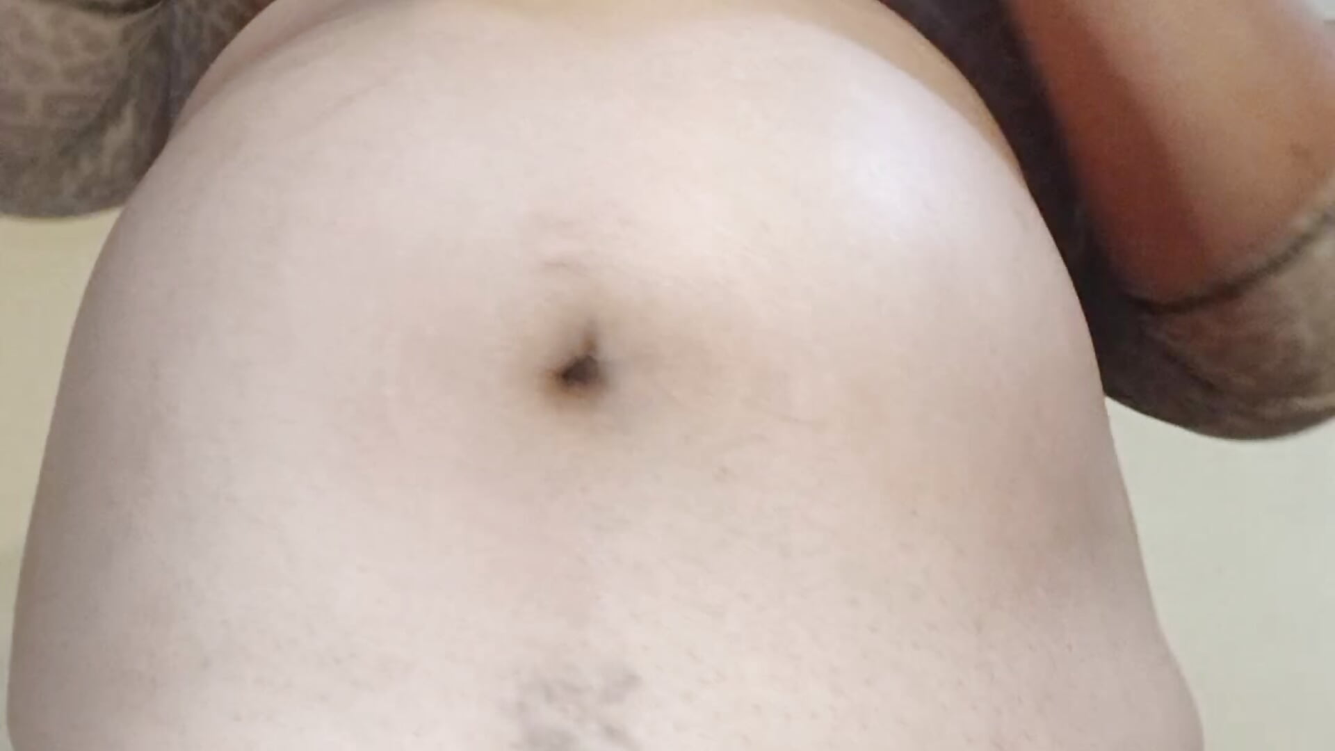 big belly in oil - video by Marcela87 cam model