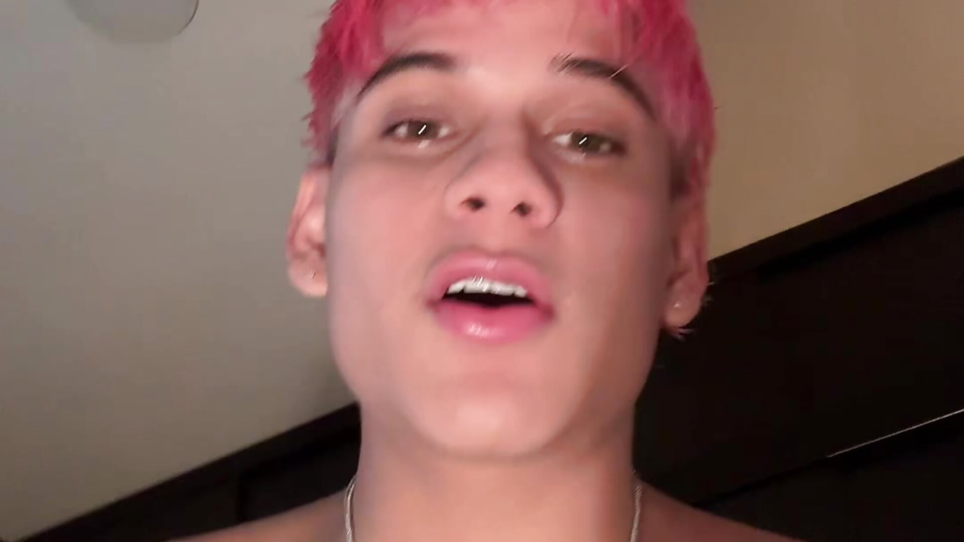 aa93d6958ac542b39ea9633fdcb80fb1 - video van Ethanmiller1 cam-model