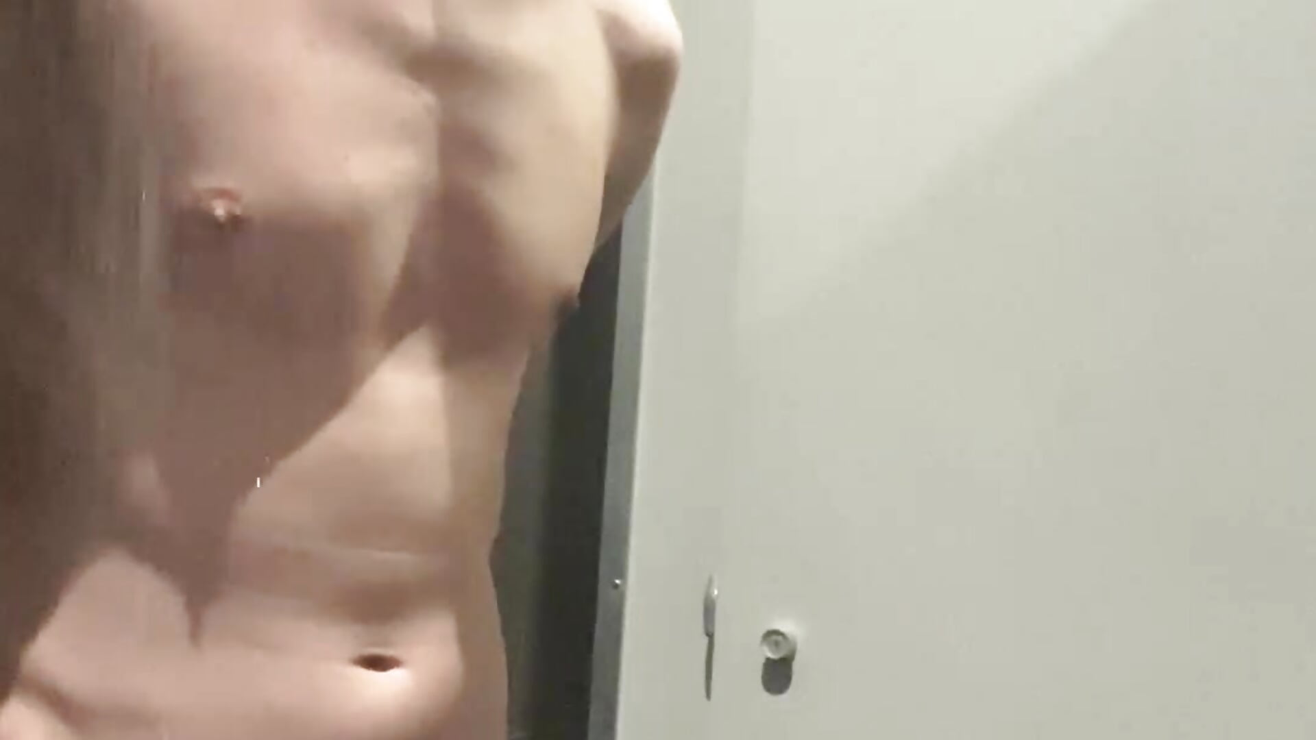 First cum at the gym. New Year cruising and jerkking at the locker room. - Video von Dirtydod2711 Cam-Model