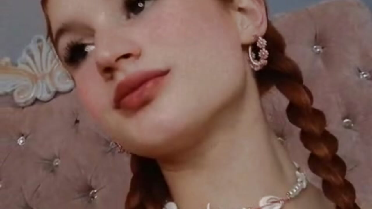 kiss me – видео вебкам-модели AdelaineBest