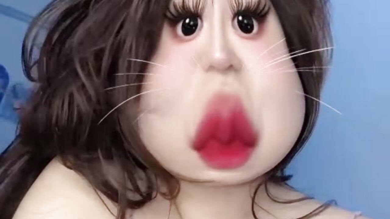 Don’t eat the mouse - video của người mẫu cam _Uiii