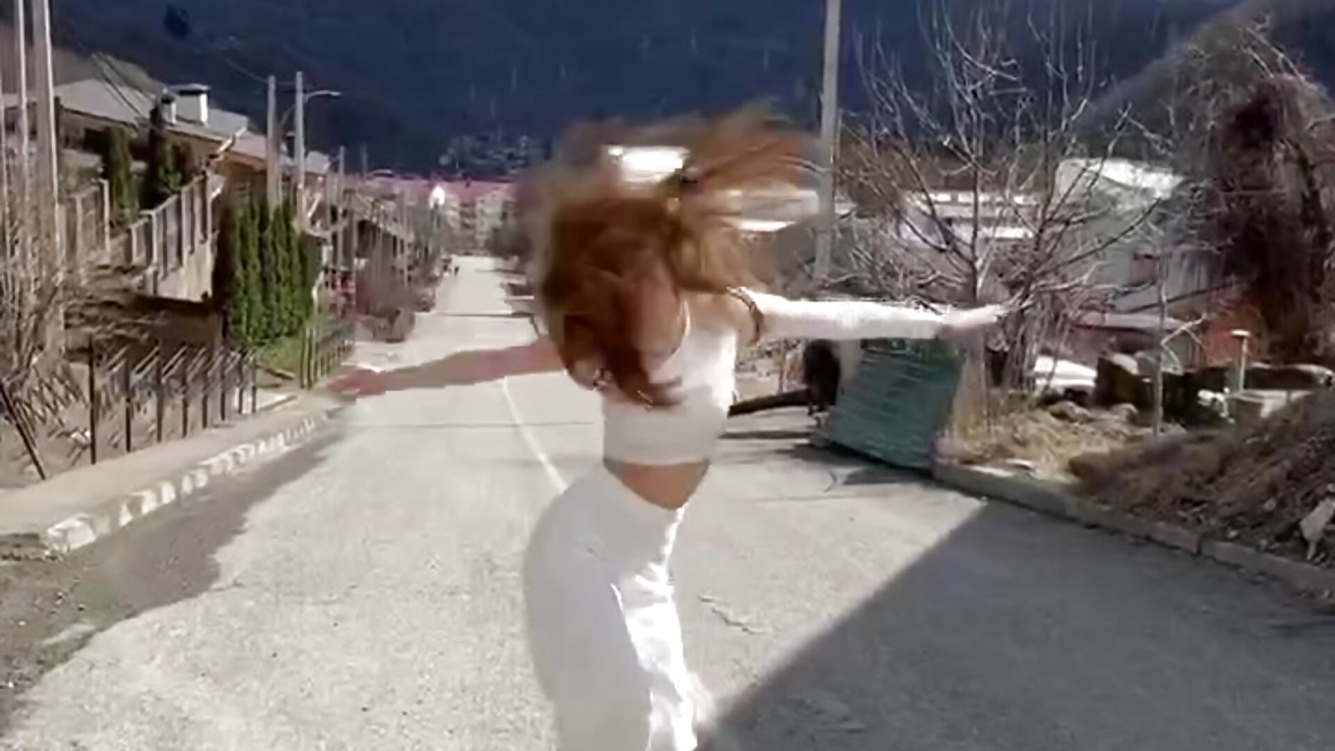 <3
