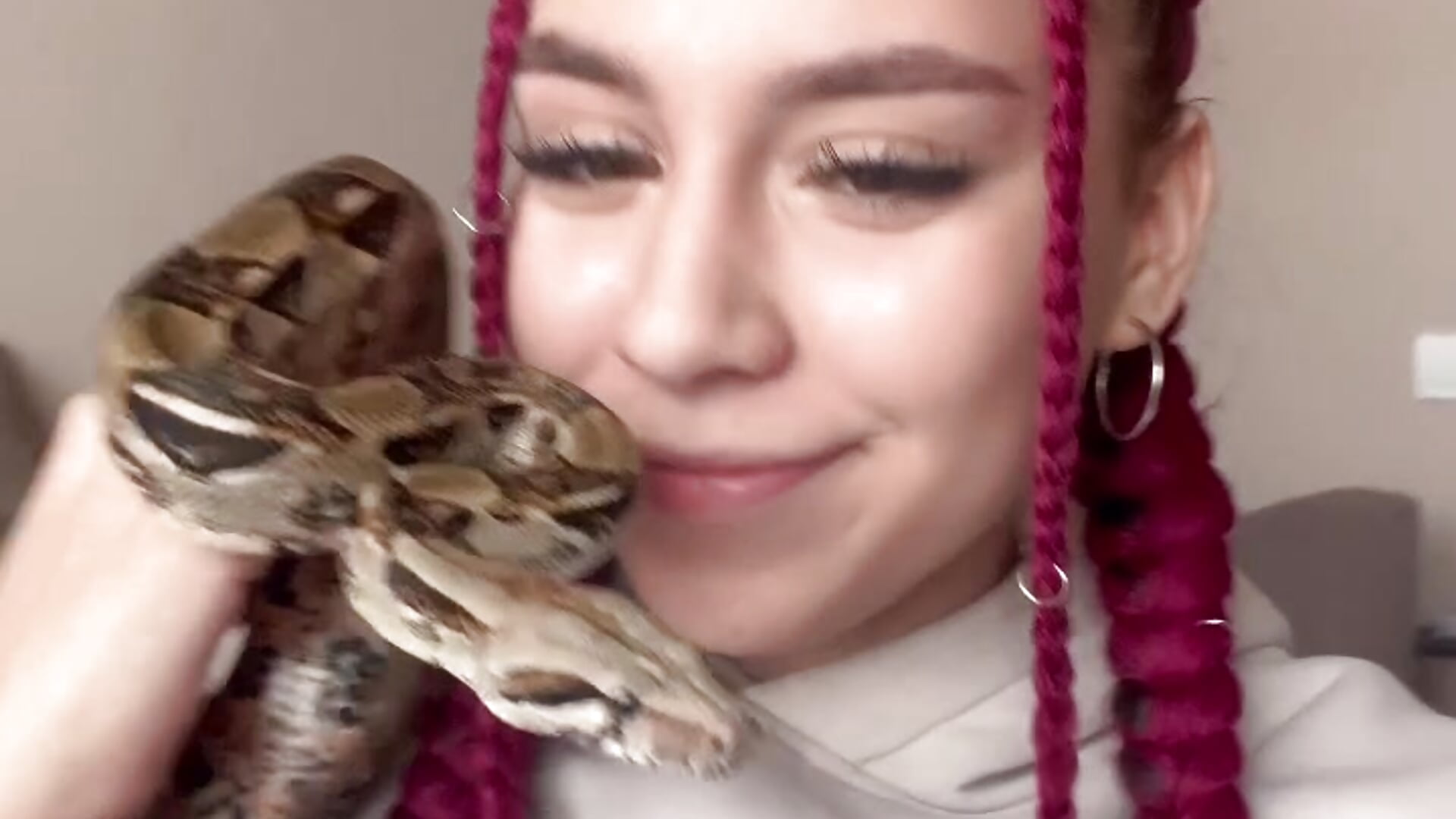 Snake🐍 – видео вебкам-модели LallyArnold