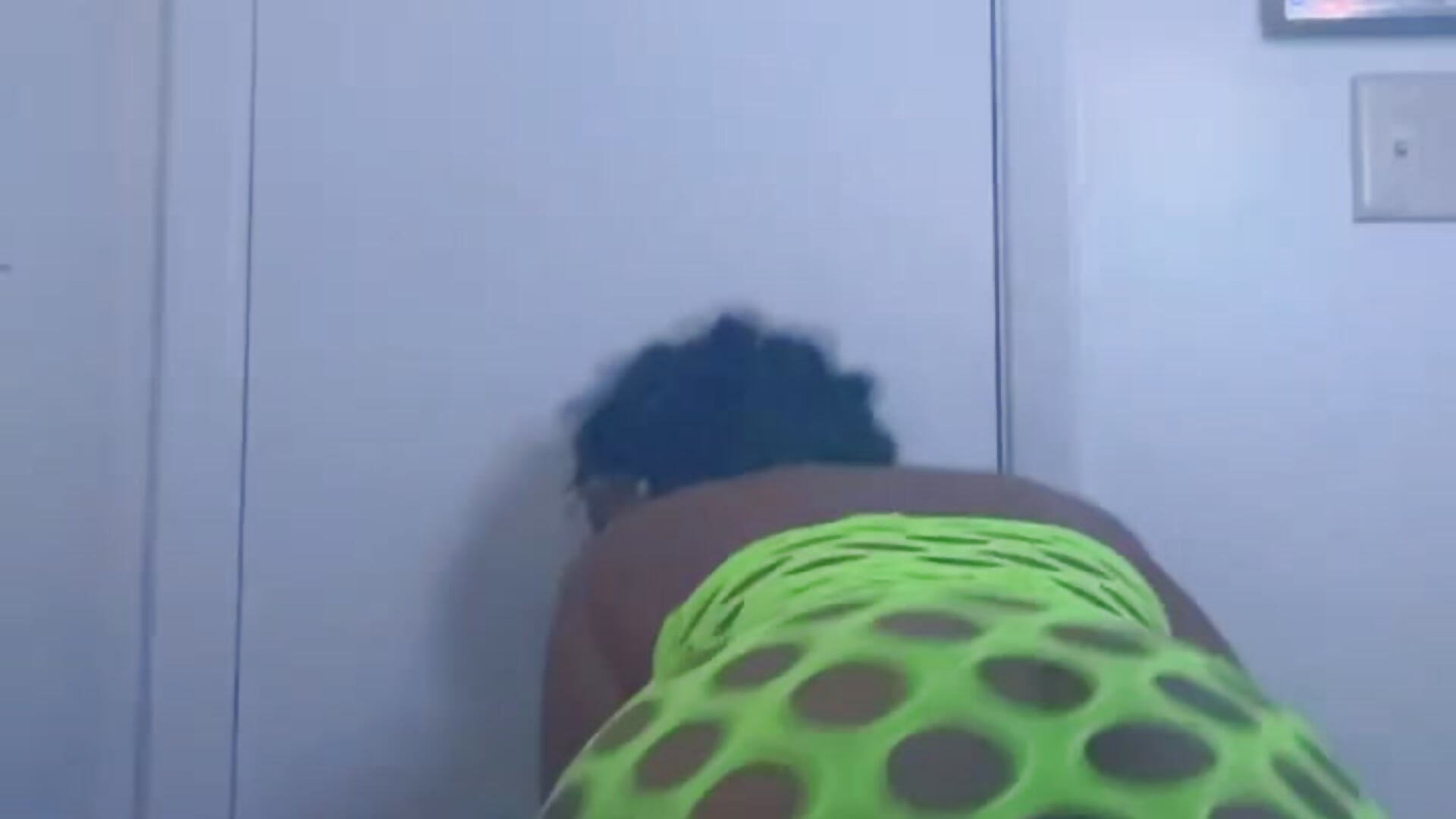 bouncing this big ass 💋 - video by itsbeauteeful cam model