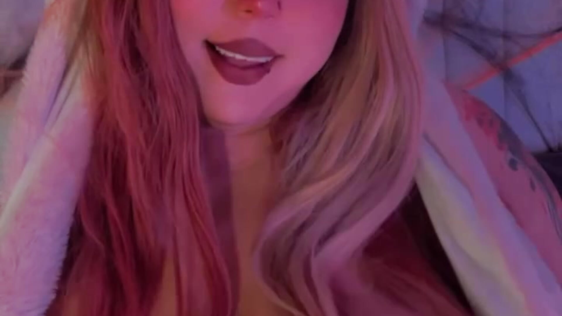 uwu🐰 - video oleh Karmilla_Rosse kamera model