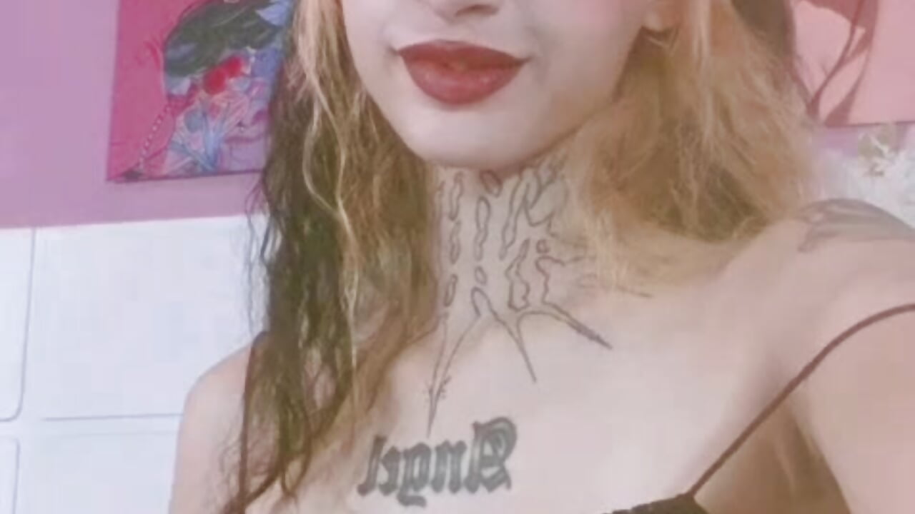 Wanna play? - video by EllieStewart cam model