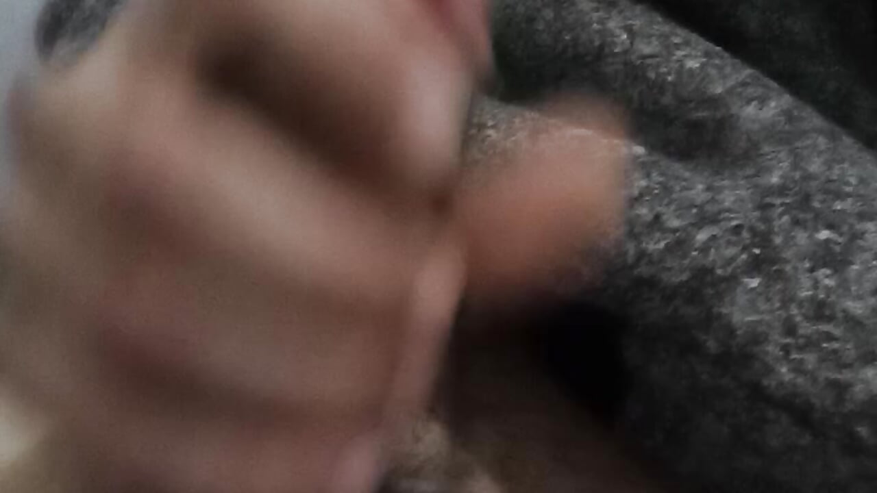 Calentandome en el frío invierno de chile - video by fuego-frots777 cam model