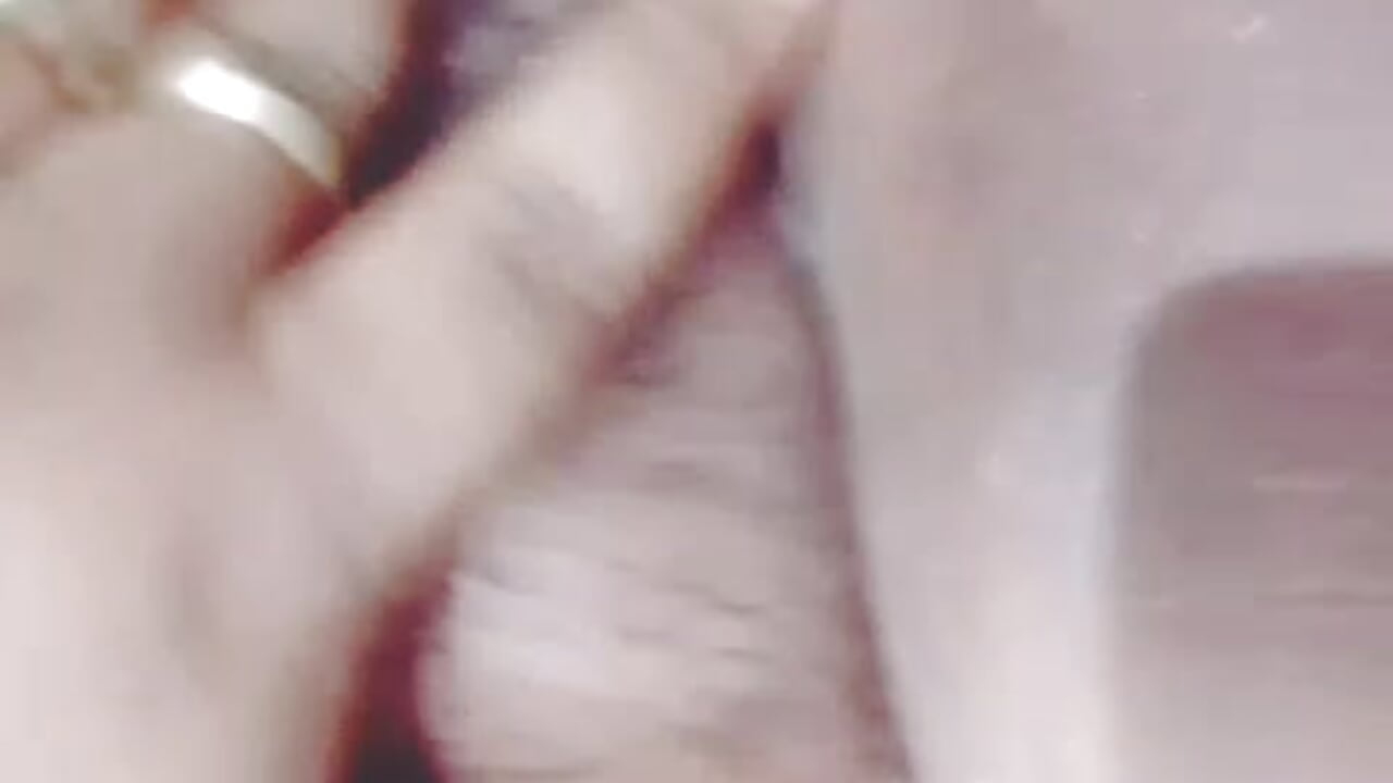 caressing my wet pussy alone in my avitasion – видео вебкам-модели marilyn_16