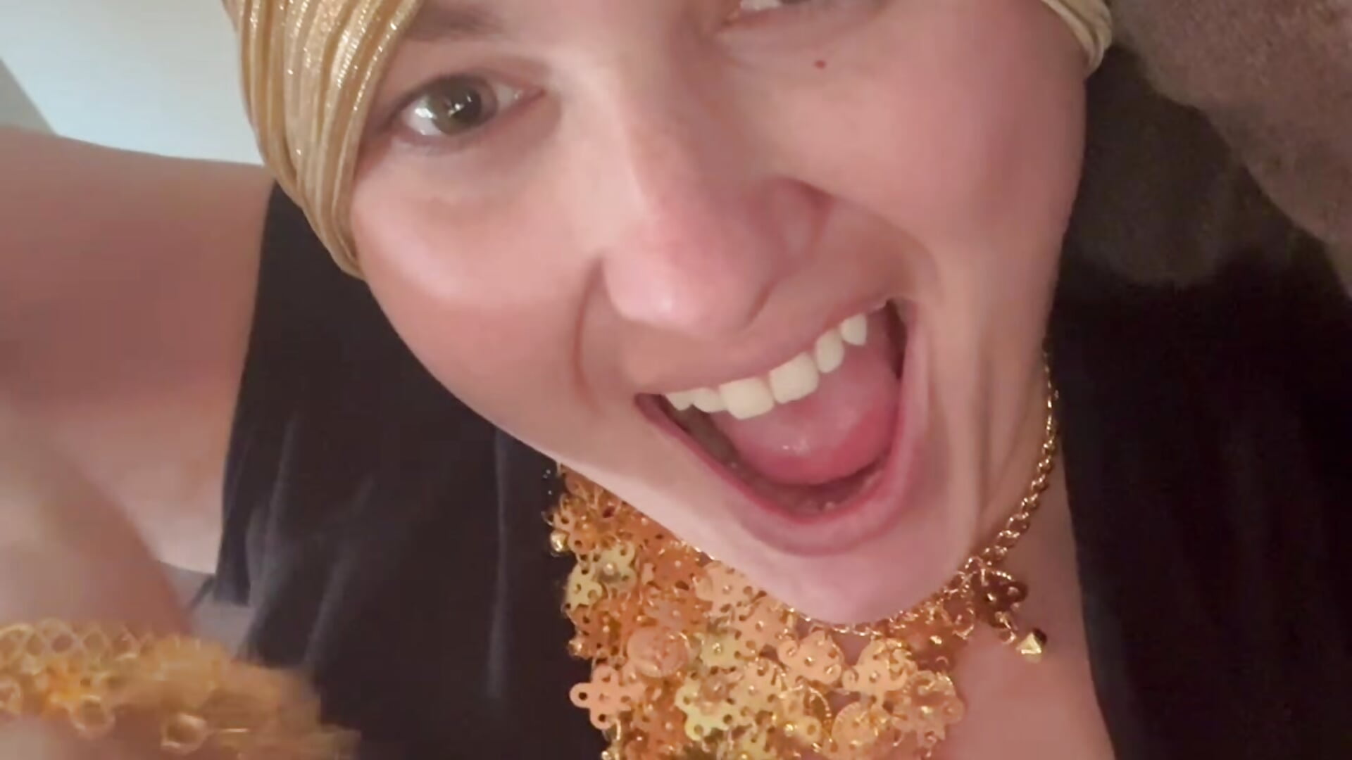 Fortune teller for tonight 7:30pm eastern time! Come get a sexy fortune! - video oleh model kamera MilfyMrsRobinson