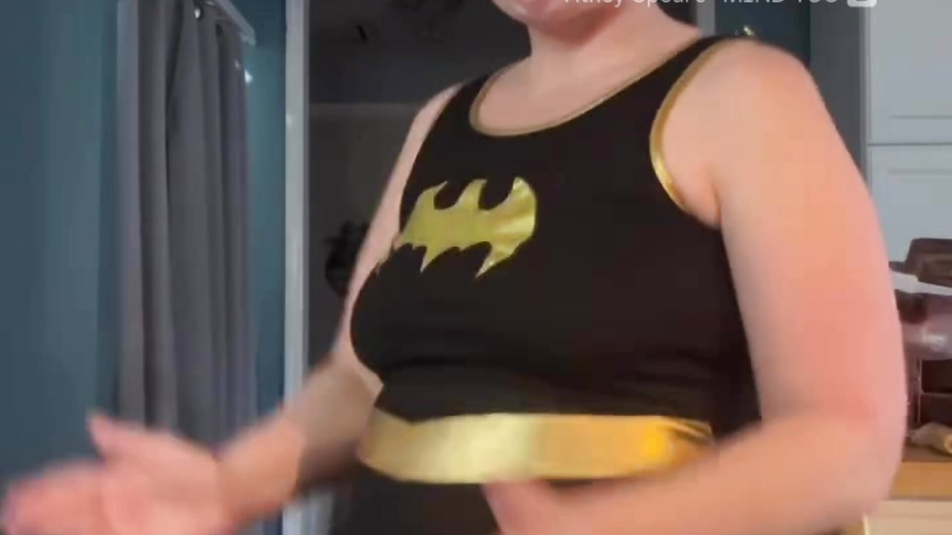 Imagine people judging me for what I do and I’m over here like…– MilfyMrsRobinson kameramodell videója