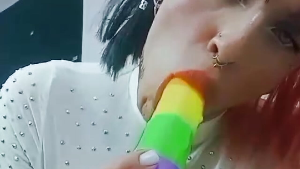 Sexy  deaptroath – video od webkamerové modelky charlotbelucci_