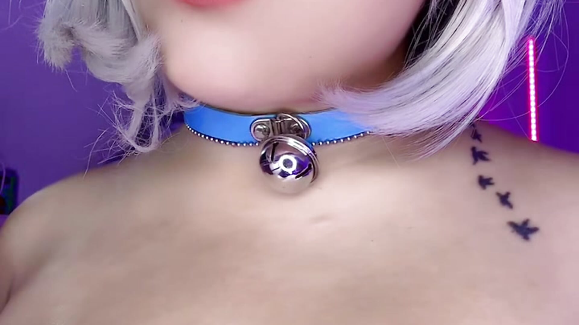 If you like my piercings join my stream so you can enjoy them more closely 😏 - vídeo de Ahri_Elderwood modelo de câmara