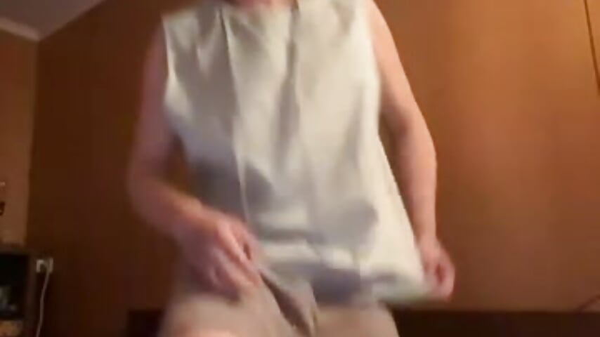 79512800496__898C9F40-7408-4FEE-BECC-C981384B5EE0 – video modela na kameri AdmiringChairman