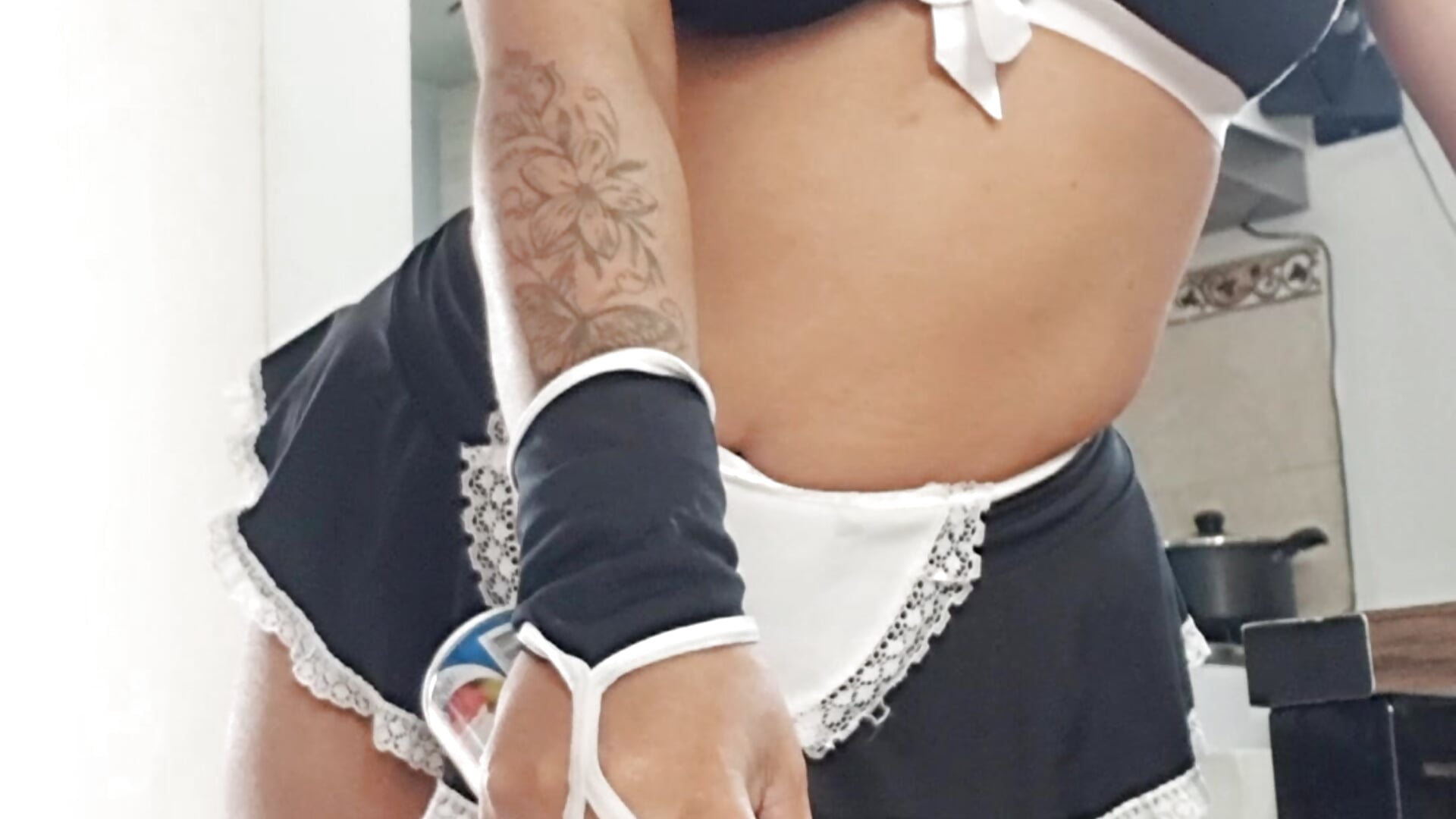 Horny maid – video od webkamerové modelky DyannaBloom