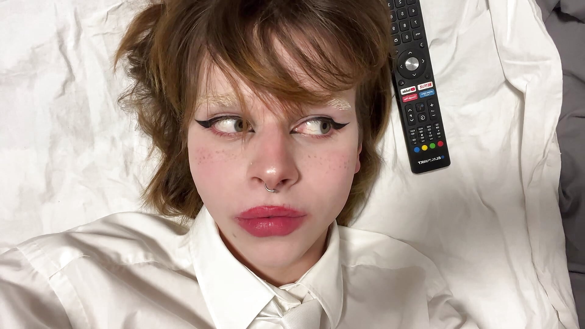 Louise… – видео вебкам-модели salonica