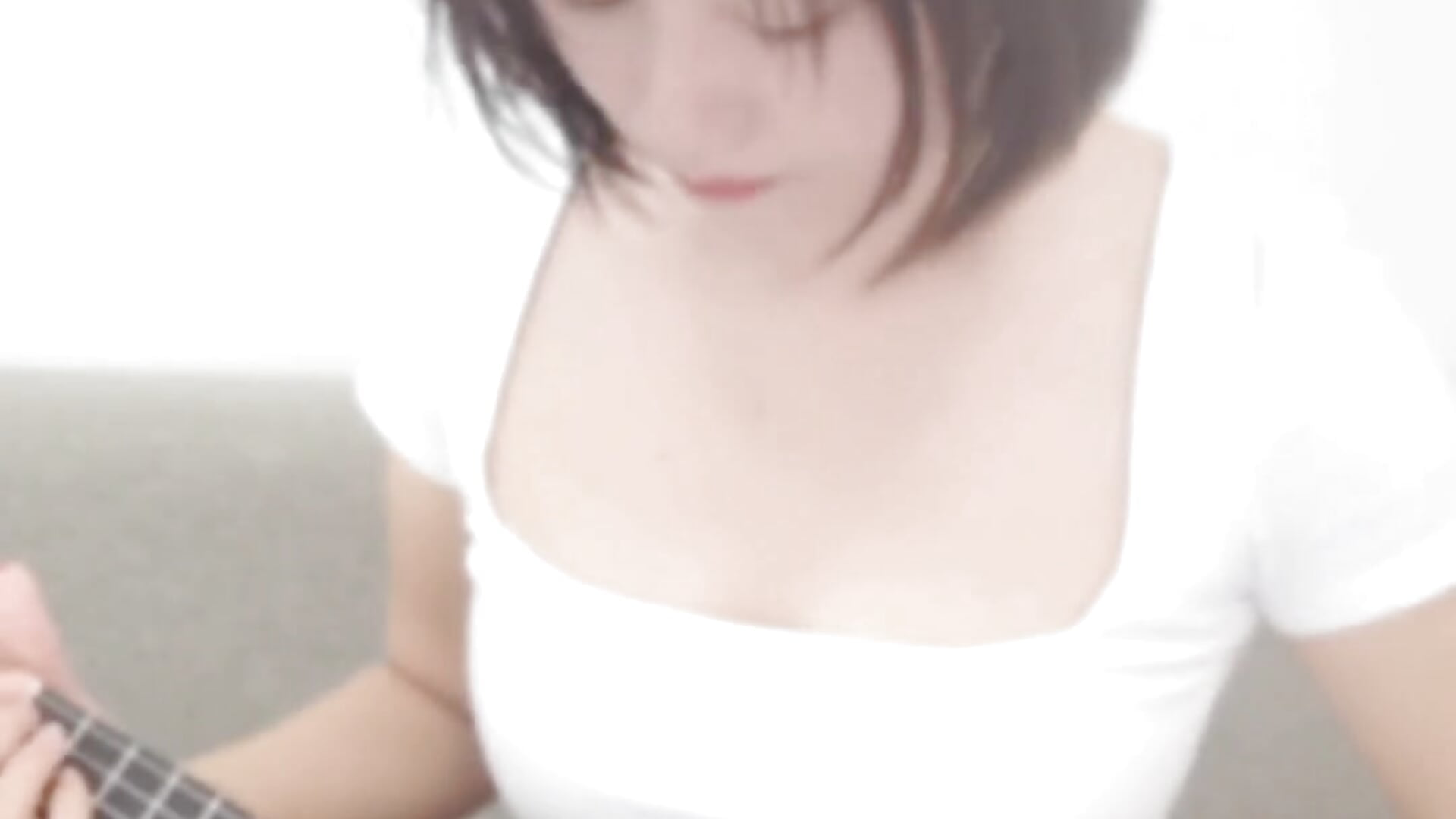 每个生命对音乐的感悟都是与生俱来的 - video by Eliza-E cam model