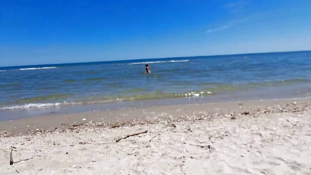 I swim in the sea - HoneyMILF adlı kamera modelinin videosu