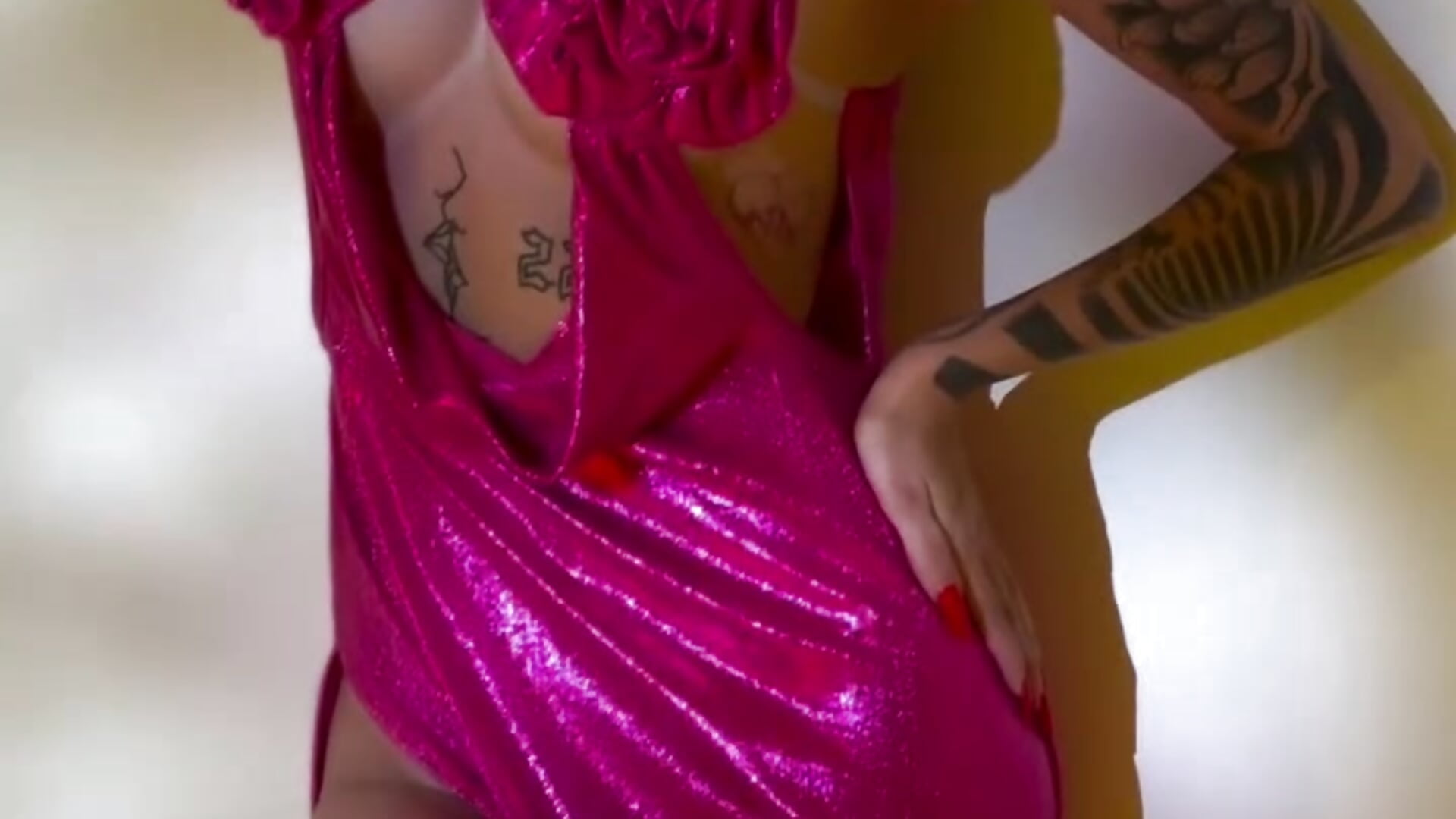 Pink dress - video by HannaConnor_ cam model