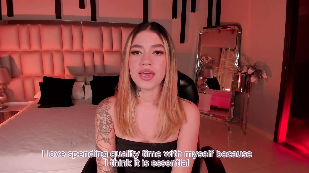 Learn about me - video av ViolettHansson cam-modell