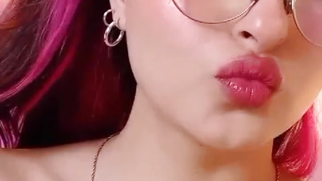 kiss♥ - video by cherry_blosso cam model
