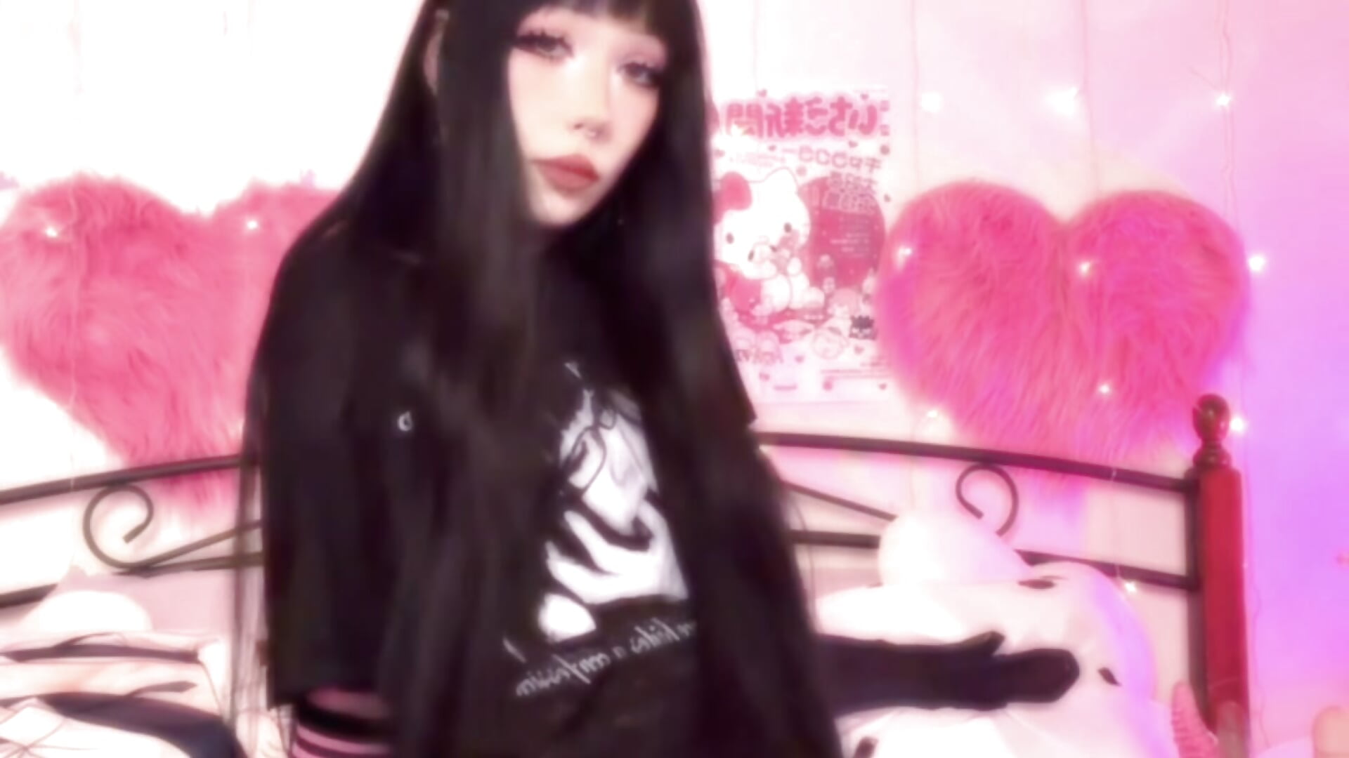 >.< - video by Misa_Sakurai cam model
