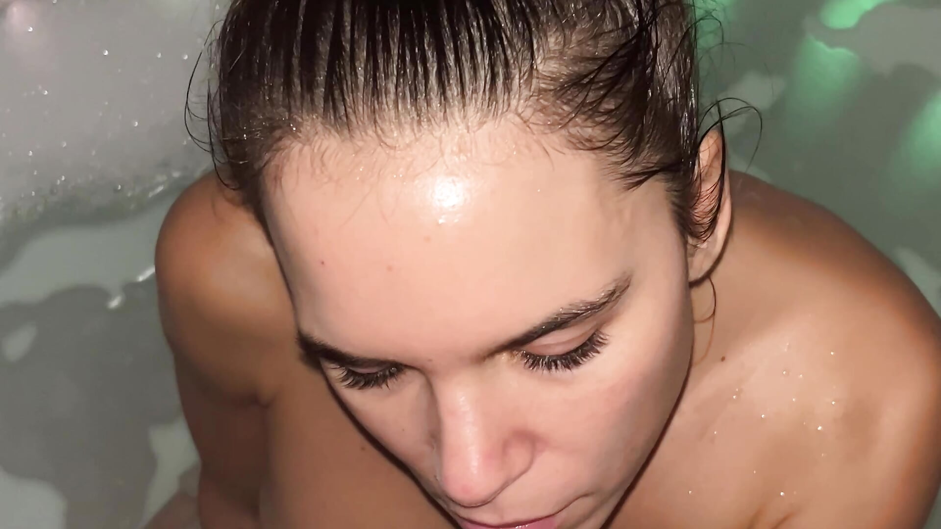 Blowjob in Bathtub with cum in mouth 👄 💦