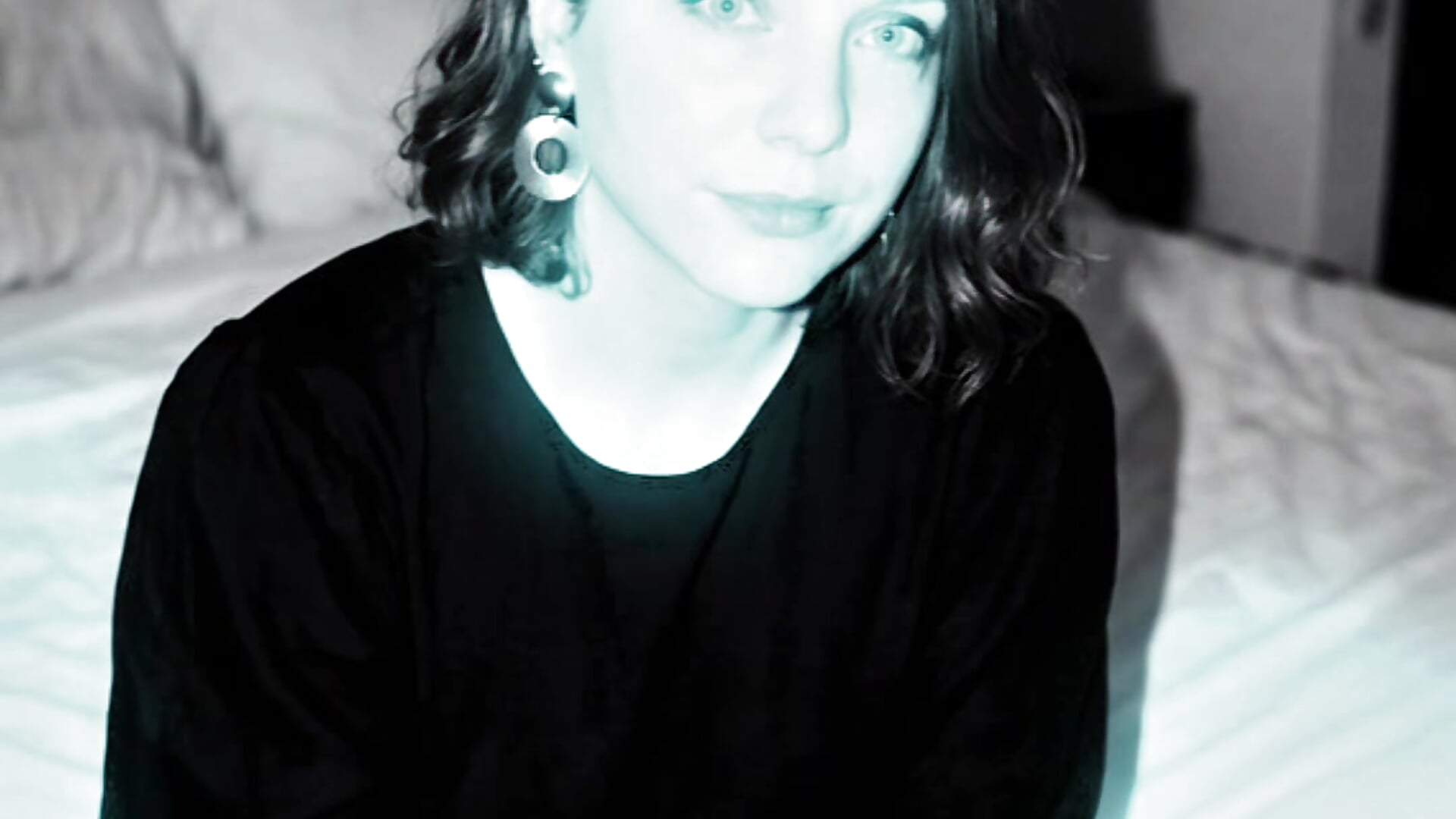 Hi! I’m not live right now, but I wanted to brighten your evening with my cute little face💕 - video Your_phobia kameramallilta