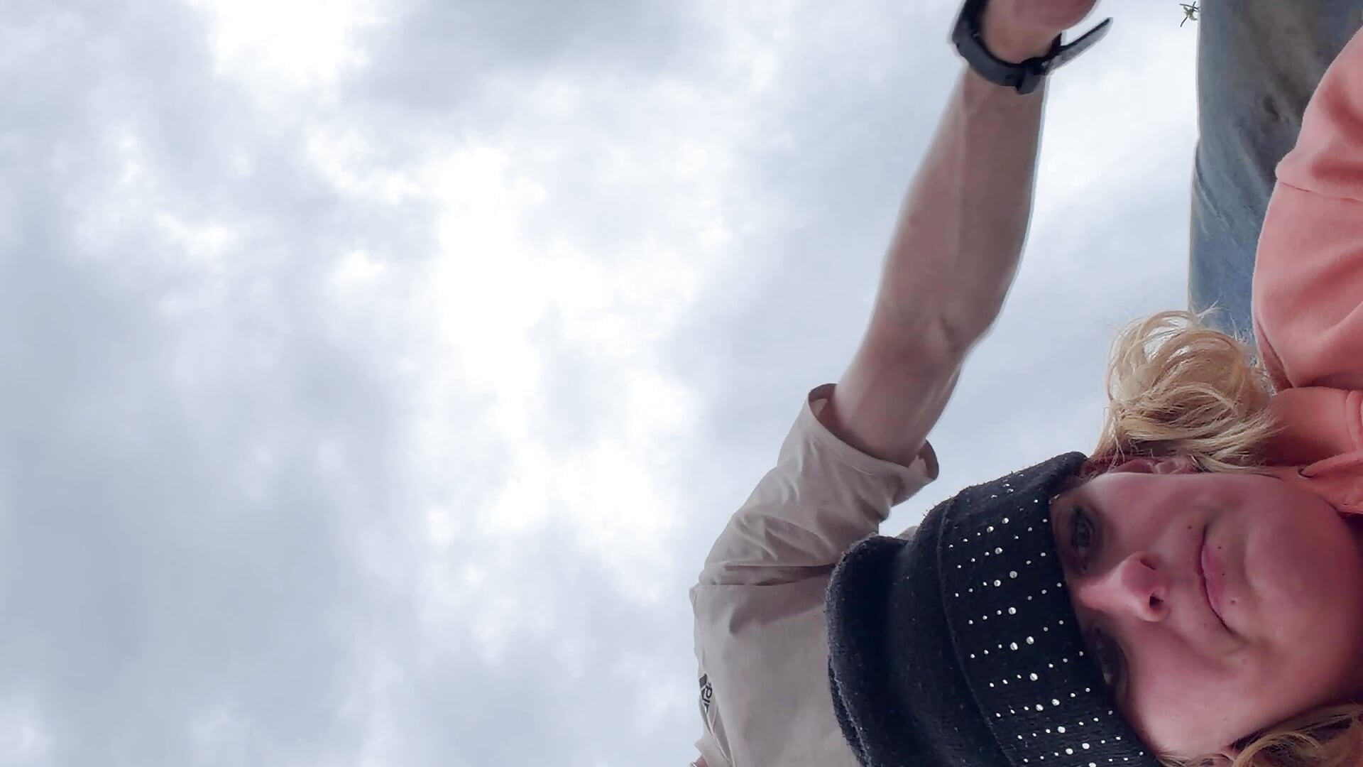 goofing with willin blonde girl, dm about the whiole movie - วิดีโอโดย savageconfidence โมเดลแคม