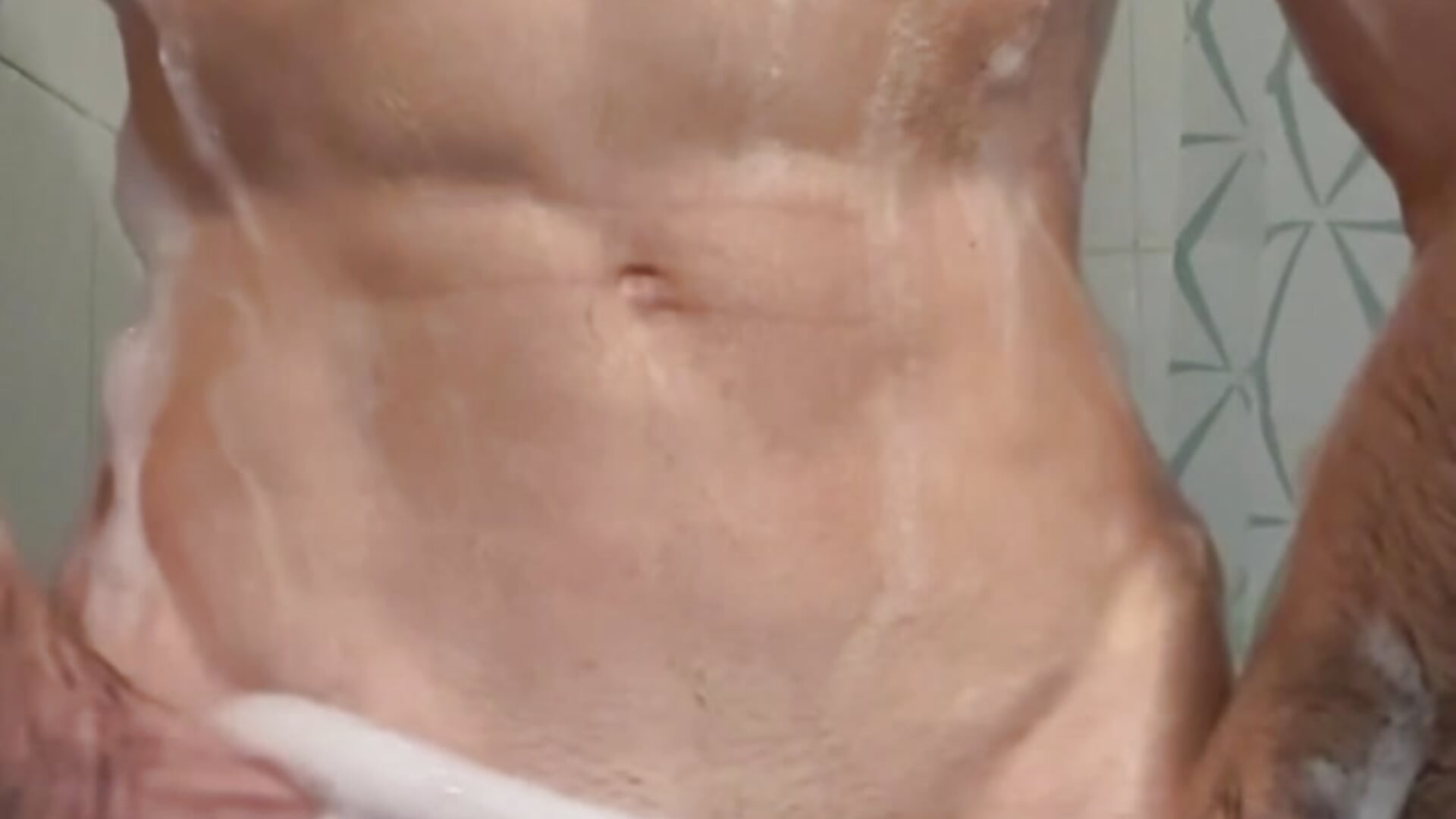 Sega insaponato in doccia con 💦💦 finale – video modela na kameri Iltuopassatempo