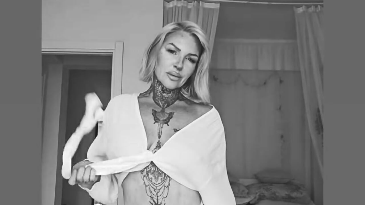 Mommy wants to play - video by TravelMommyBlair cam model