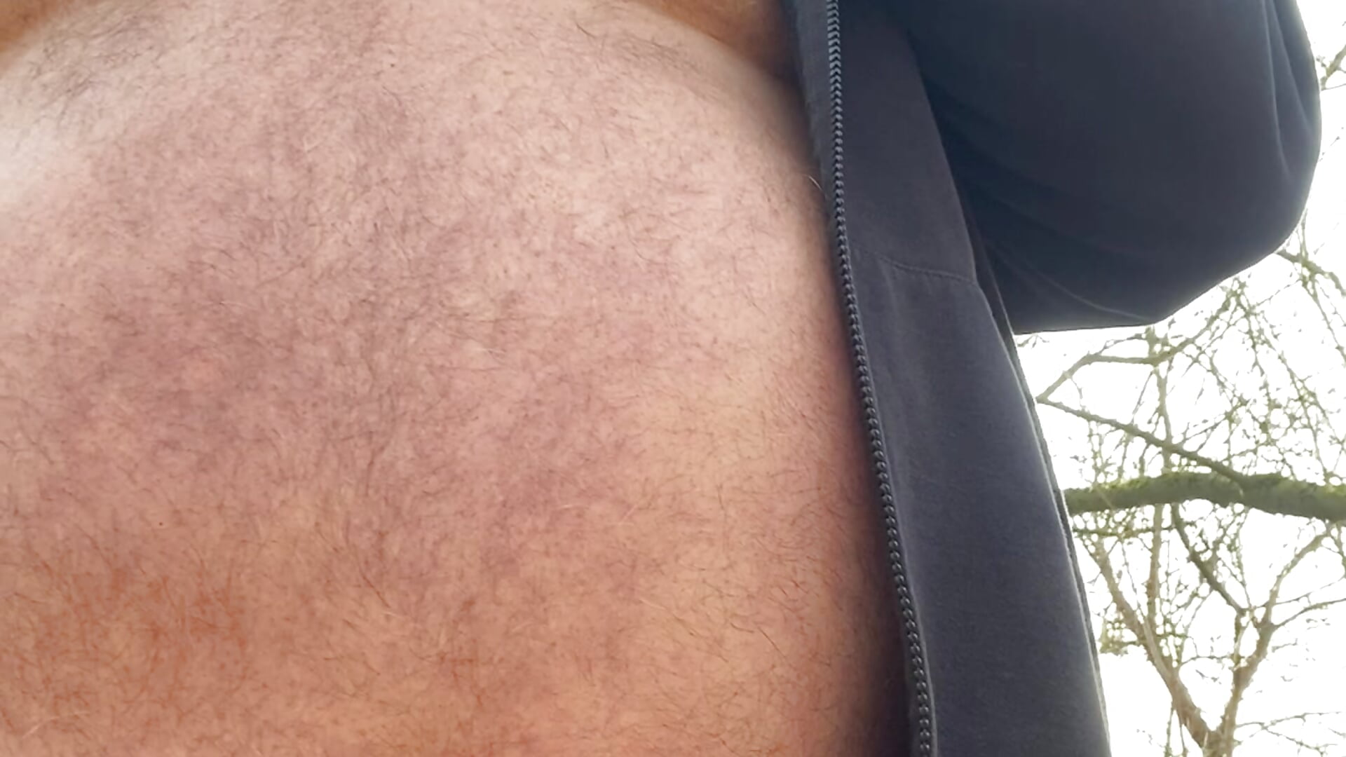 Outdoor wanking naked – video od webkamerové modelky biggandybig