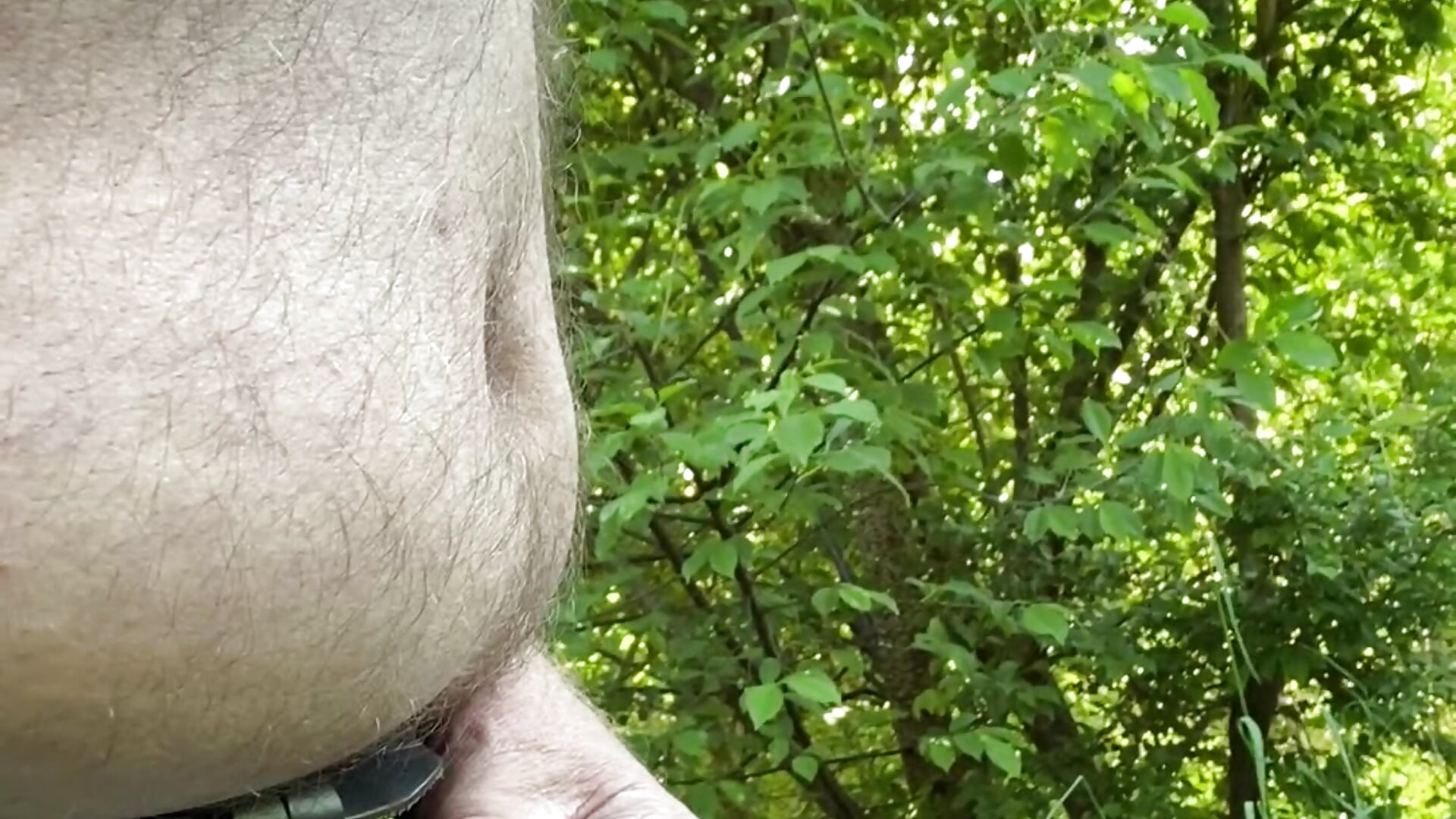 Pissen im Wald – video od webkamerové modelky biggandybig