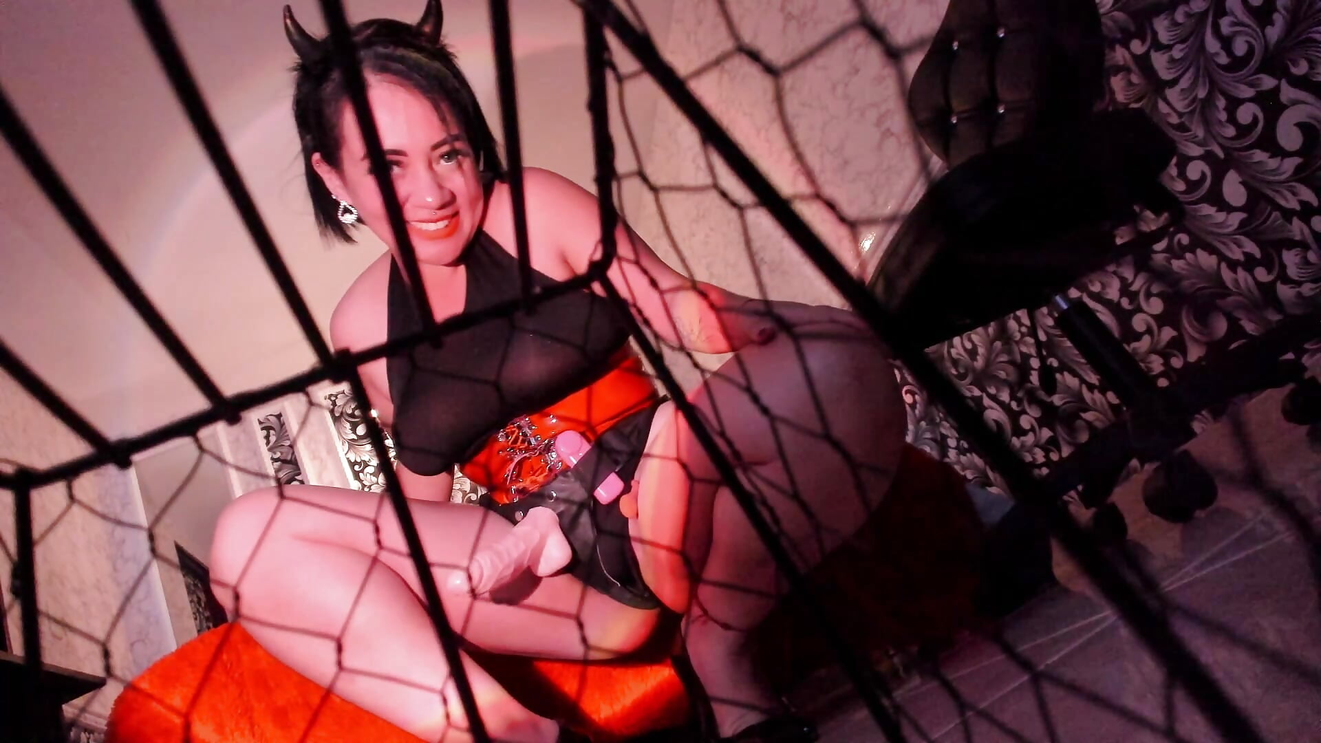 You will always be available for the sadistic desires of this sexy mistress, she will always be your - BellatrixBDSM 的视频