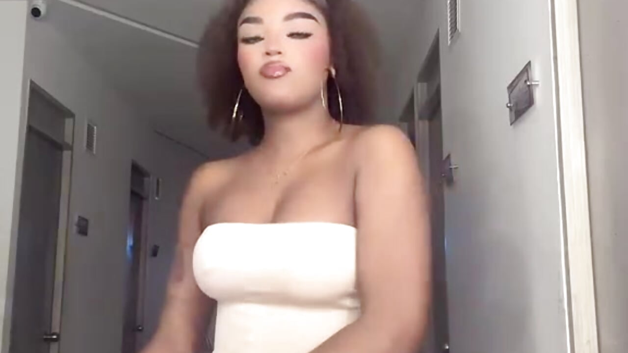 little dance - video by malu_horny_69 cam model