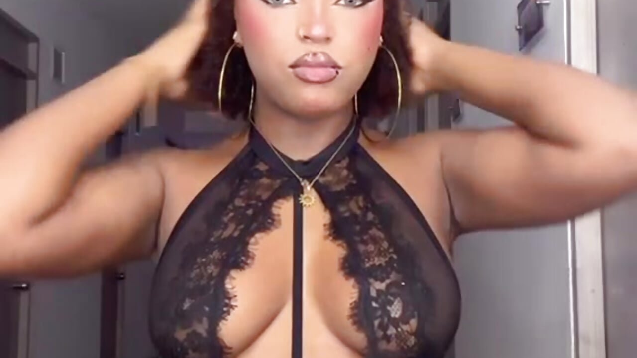sensual latina－カメラキャストのmalu_horny_69の動画