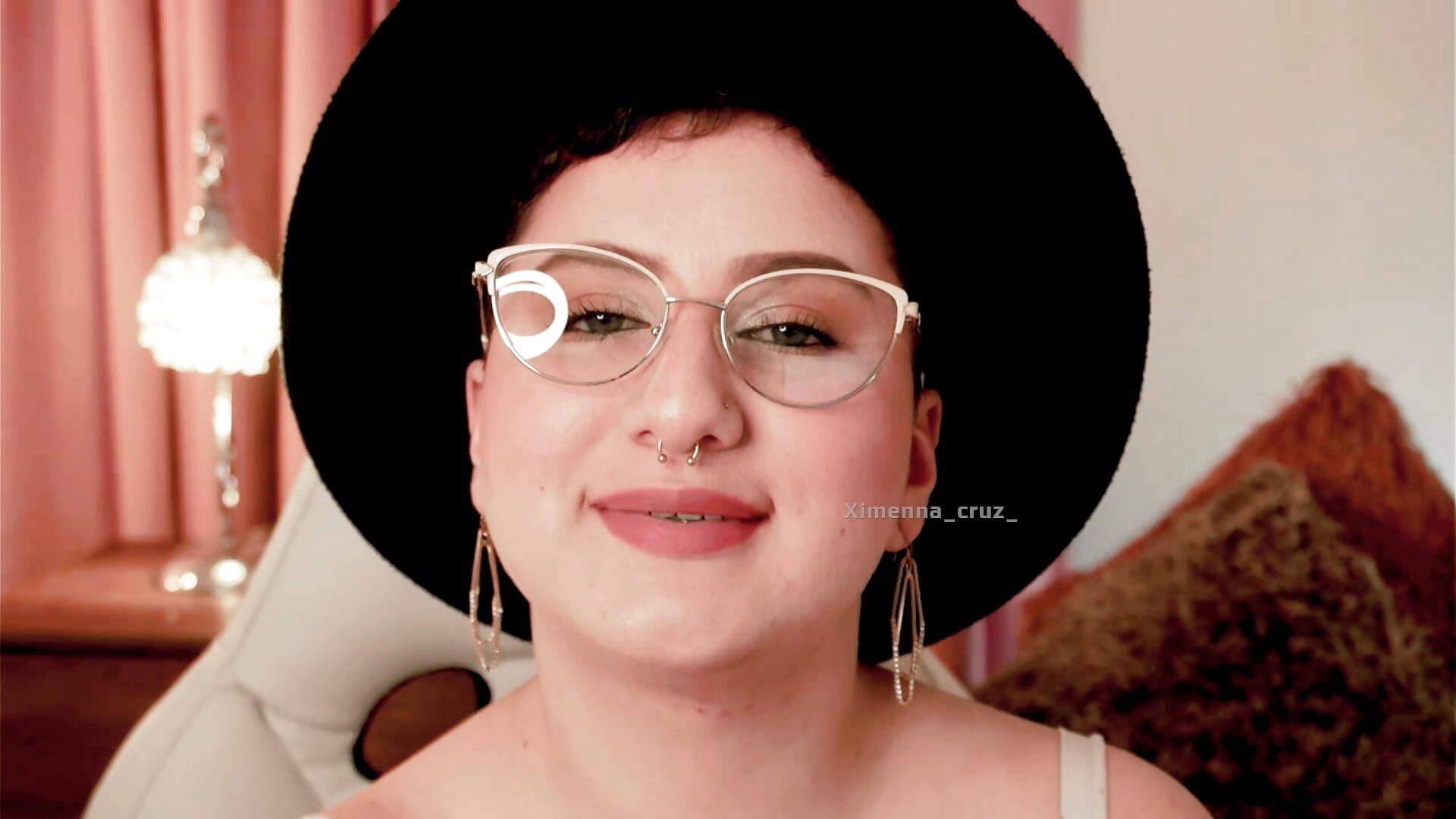 Hello!!! whats up! I am sure that my face awakens things in you, come and tell it with vibrations;) - video by Ximenna_Cruz cam model