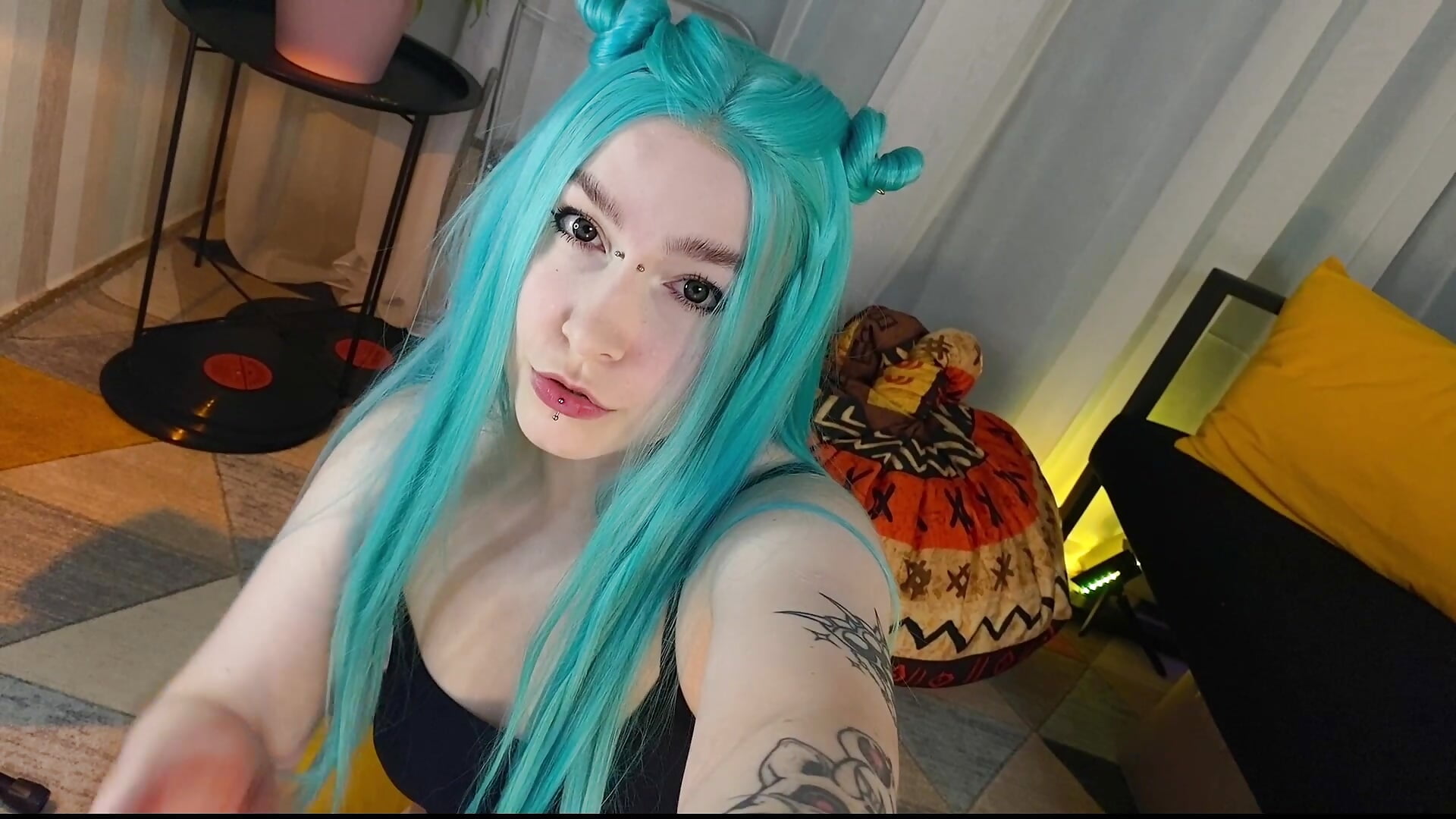 Cutie with blue hair - video by igotuscookies cam model