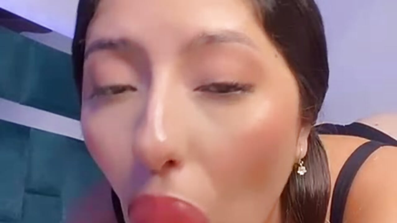 Enjoying a rich blowjob - Venus_velez_ 캠 모델의 동영상