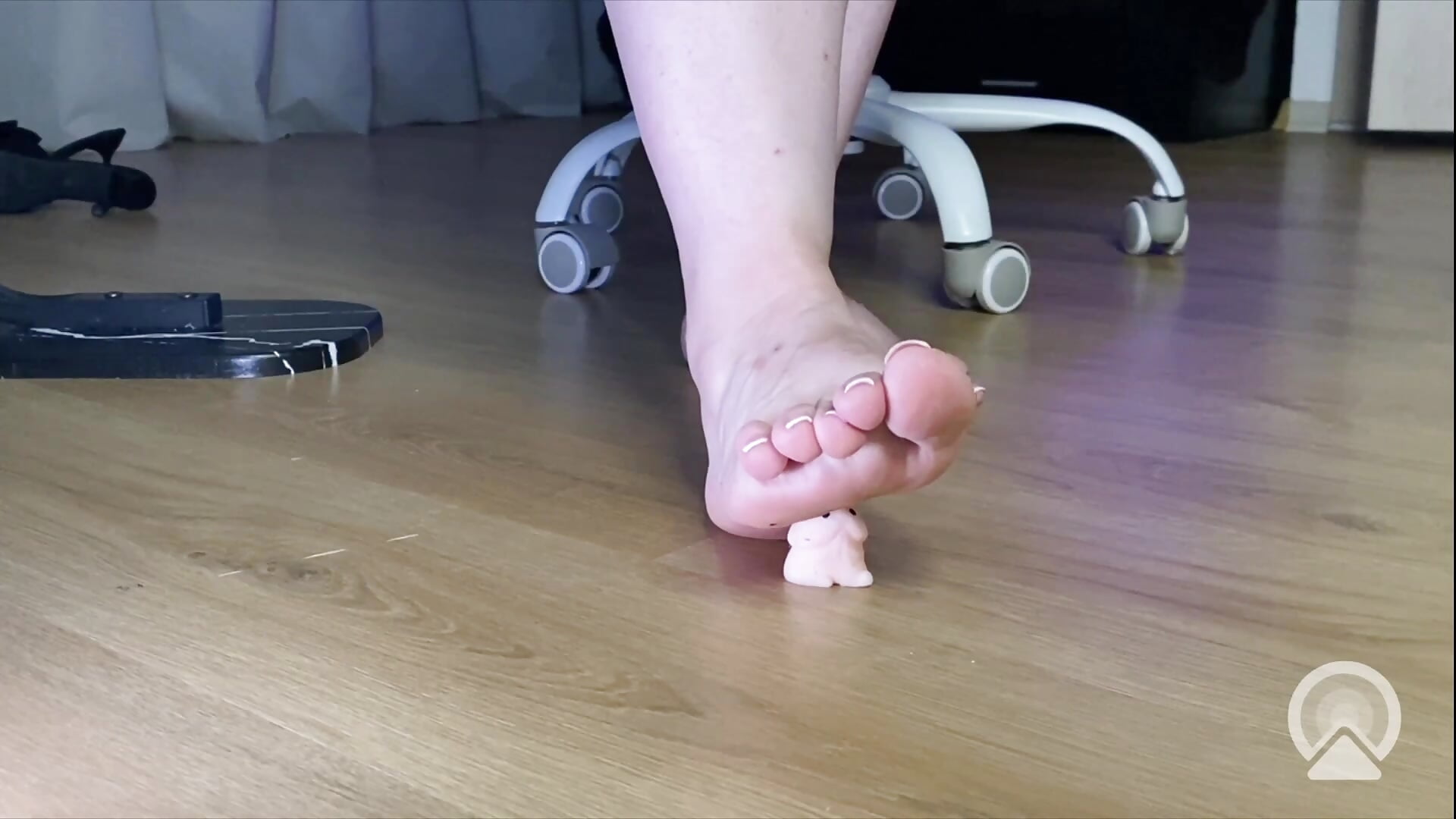 4 min under my feet. Pressed, squeezed, crushed. Completely mine. 👑