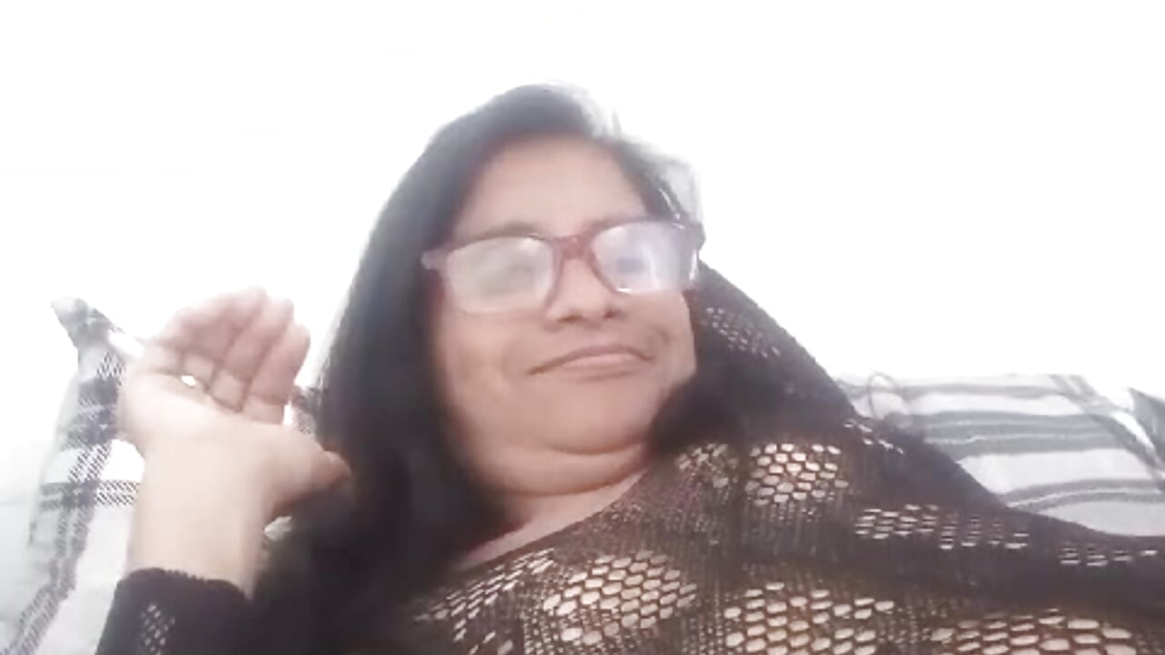 maya acostada