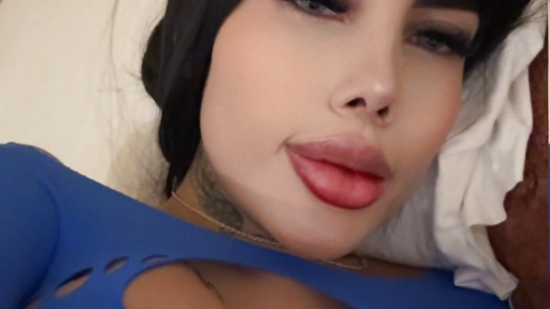 Sexy face - video av saragill323 cam model