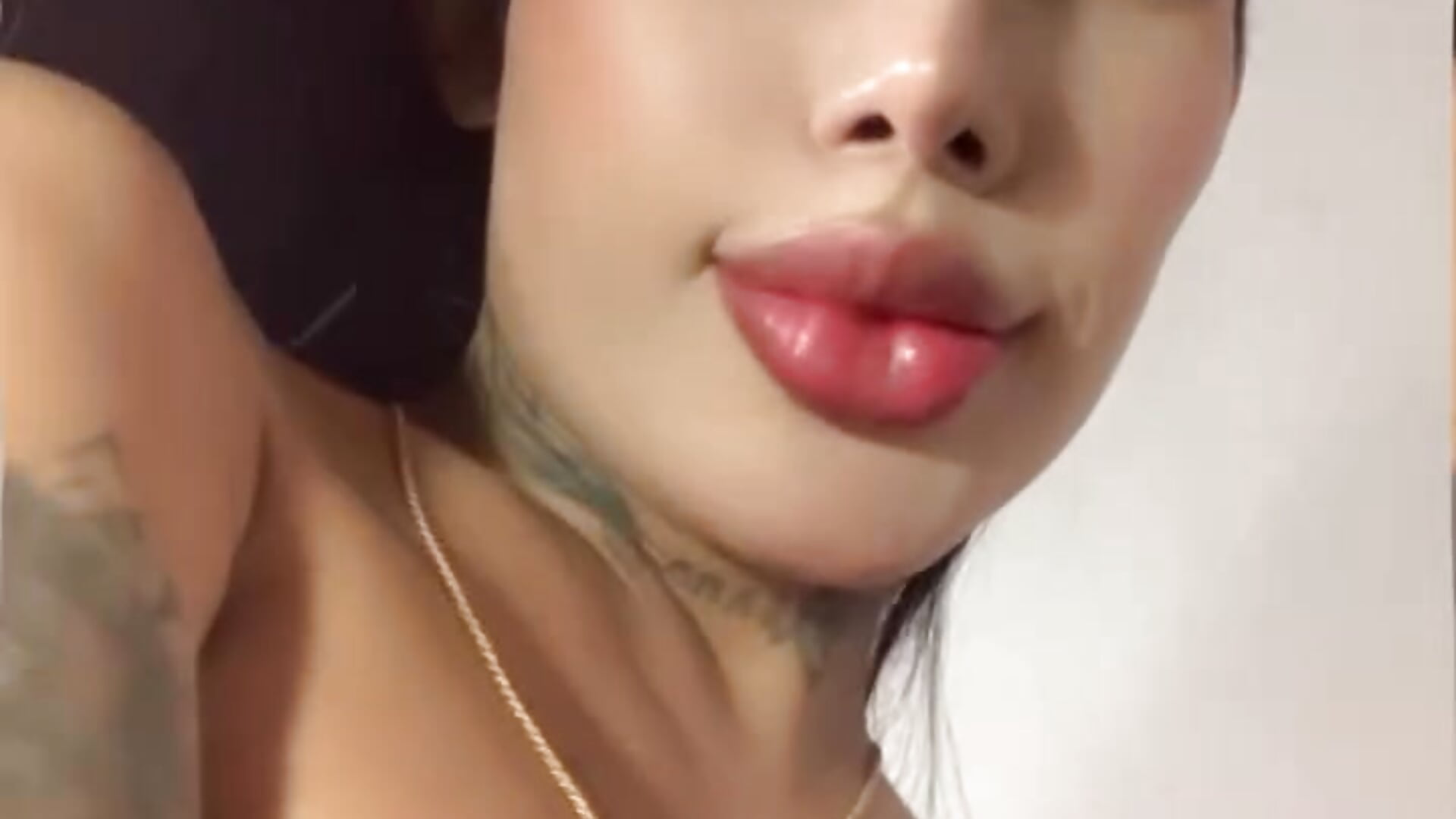 Sexy - video by saragill323 cam model