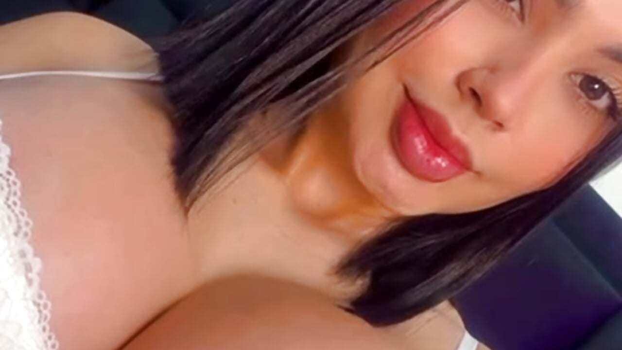 I would love to feel your dick on my tits. 😏🍒🍆