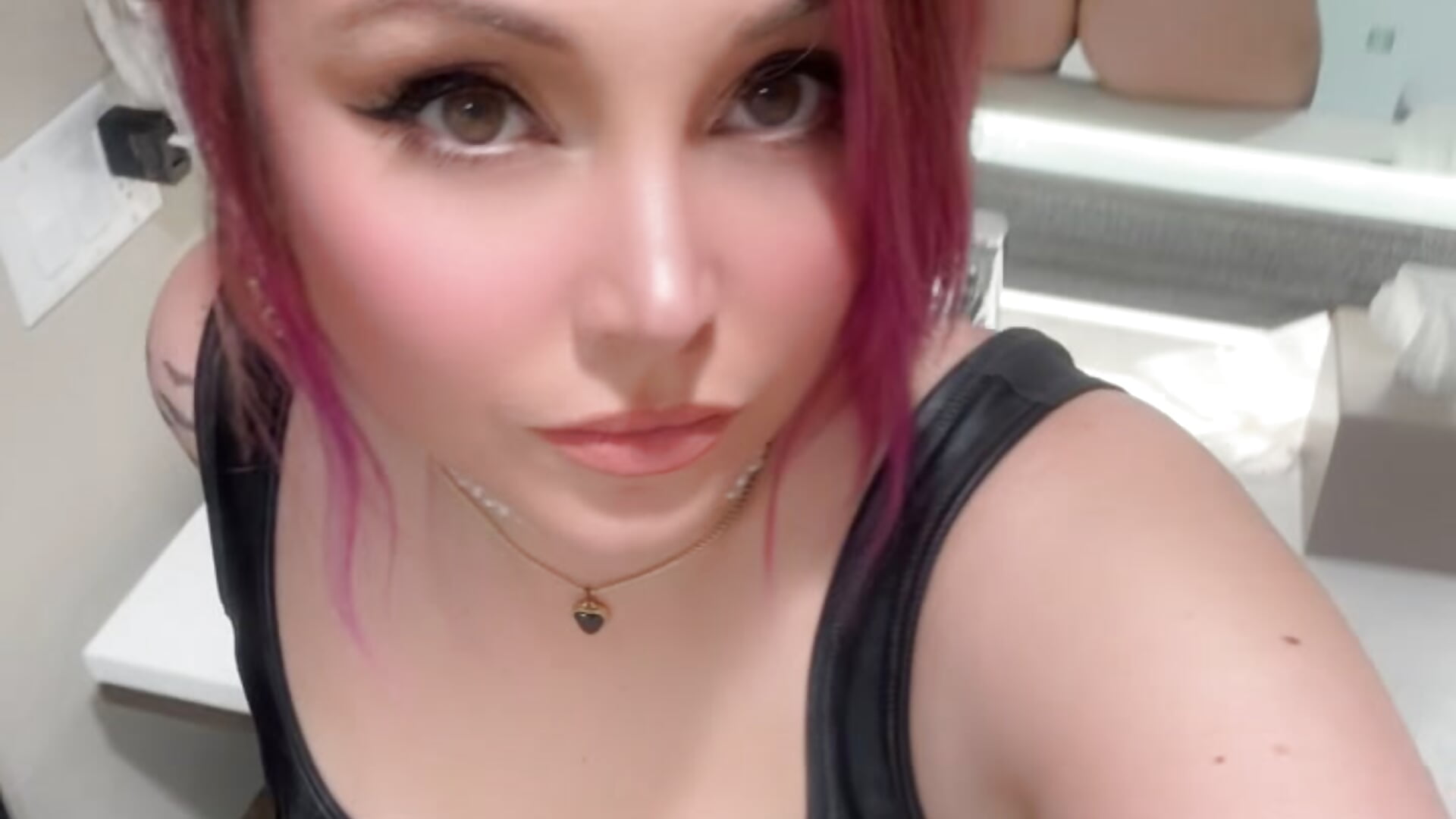 5F20C78B-73B0-4012-8578-66C651EEAA7F - video by WakeAndBlaze cam model