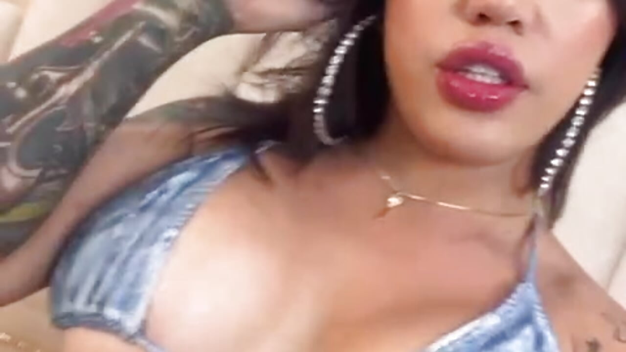 Besos a Todos - video oleh im_ahsley kamera model