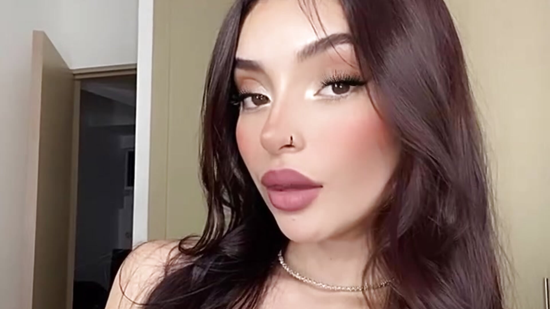 Este vestido me queda apretadito/ This dress is tight for me🙈 - فيديو من dakota_le موديل الكام