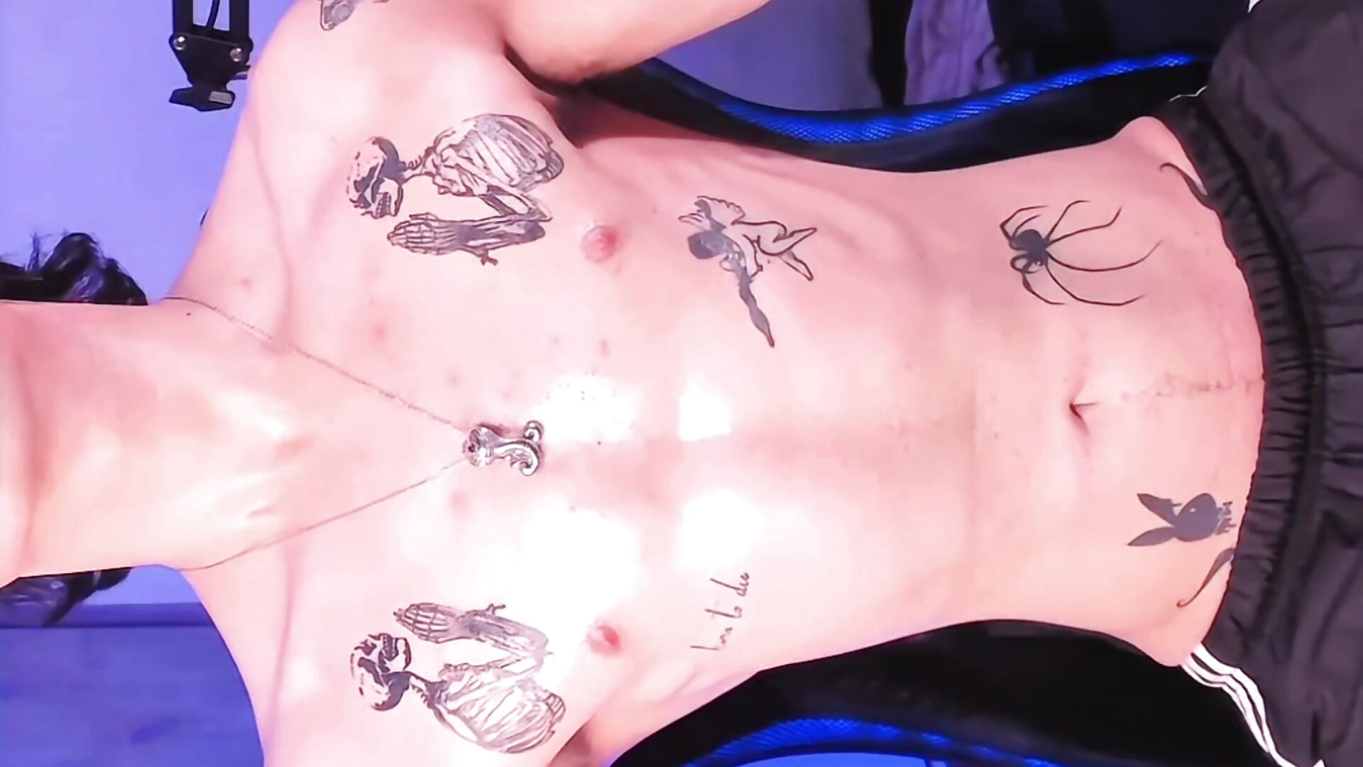 Muscles 💪🏻 - video by damien_wolfx cam model