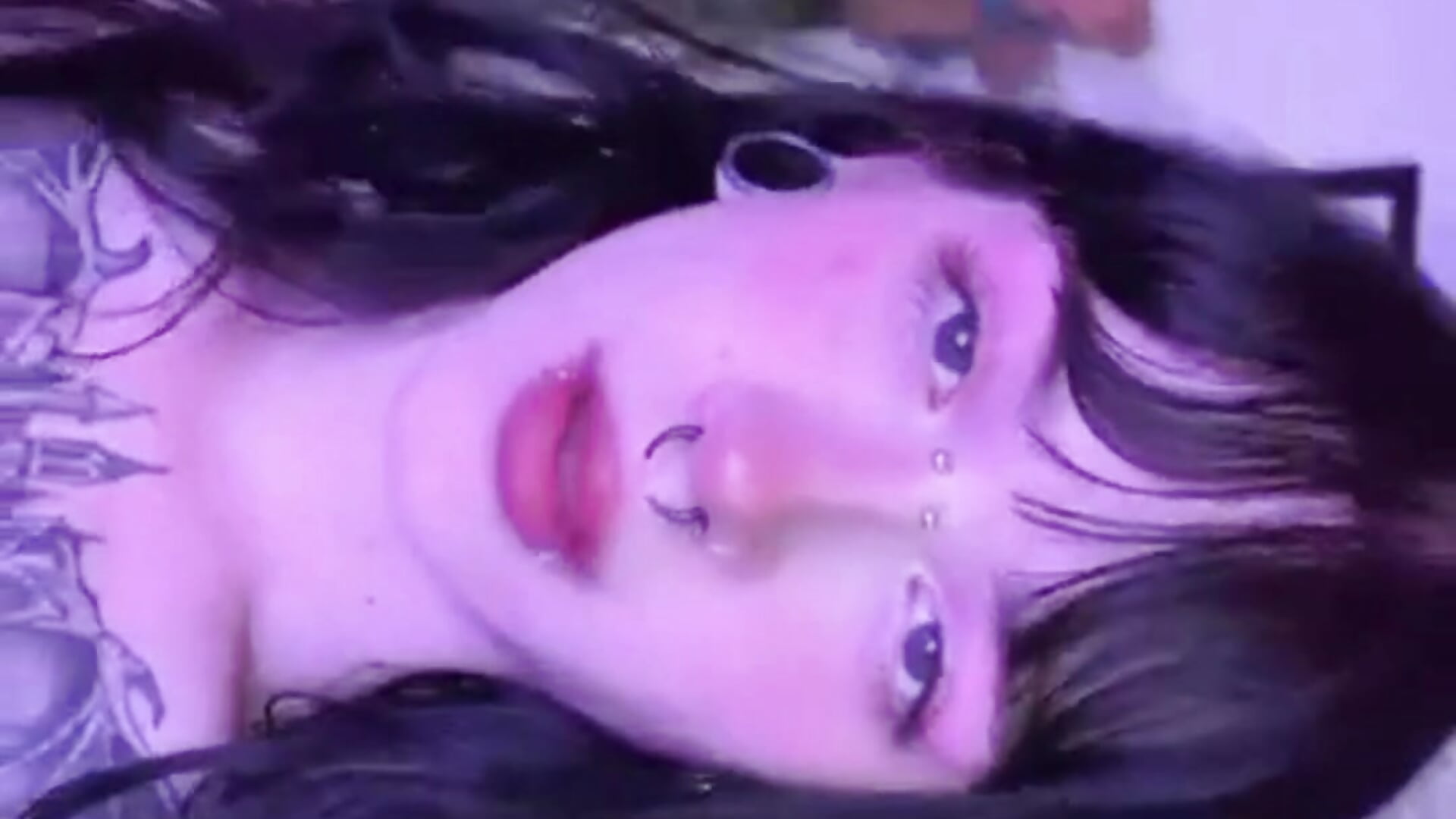 👀 Between Looks and Secrets– bathory_vamps kameramodell videója