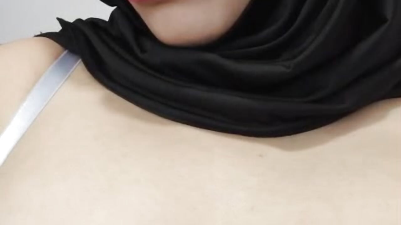 sucking on my nipple 🥵🙊😳😛🤤